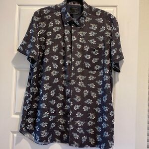 TED BAKER  blue/white short sleeve shirt
                    Flower/tiger sz5